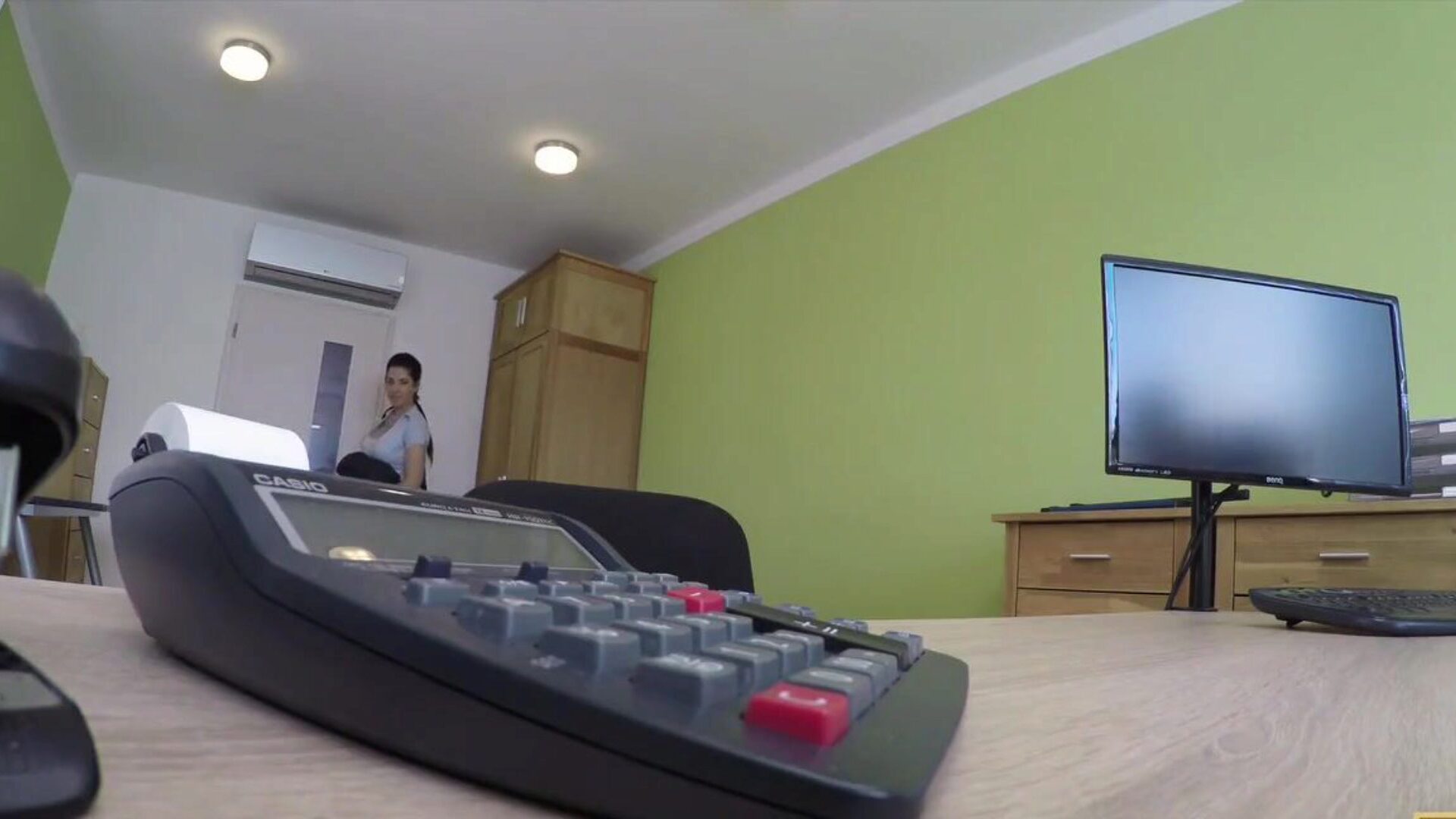 prestito4k. solo il pompaggio può aiutare il pulcino a ricevere un prestito per la sala massaggi