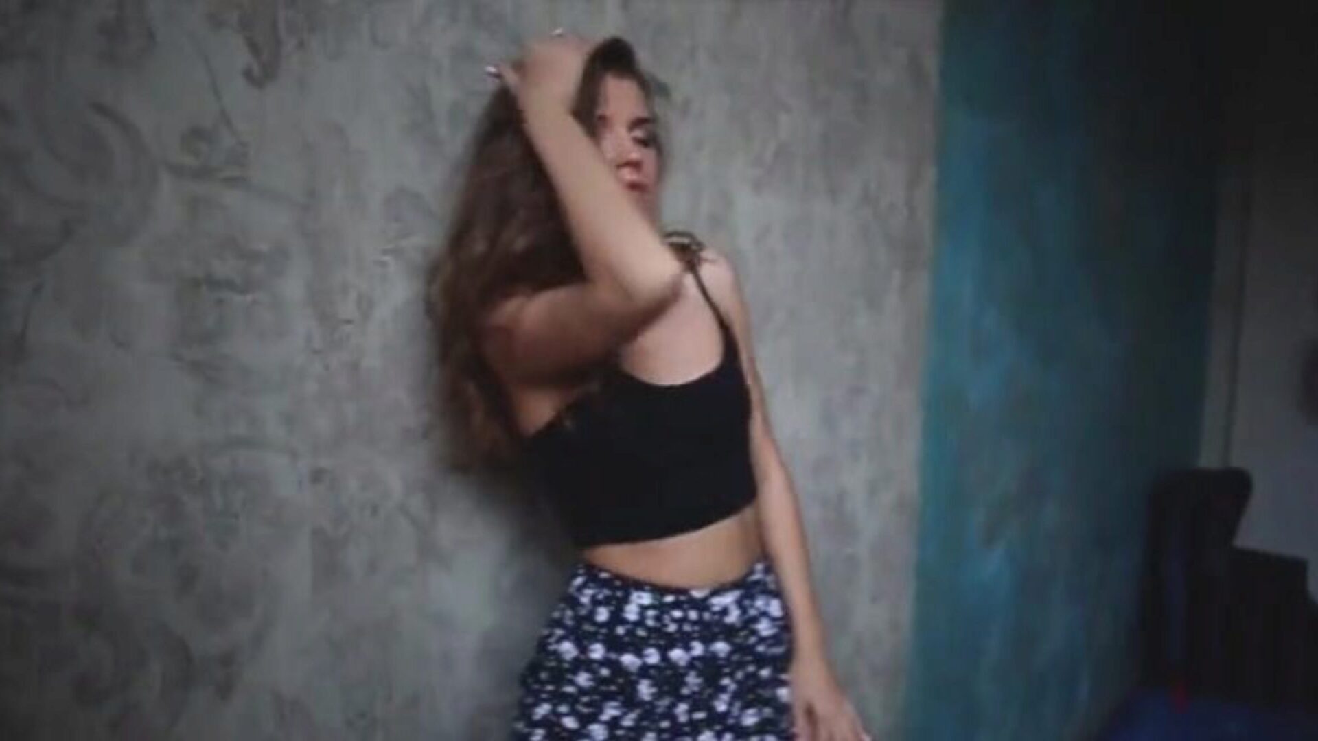 StasyQ gal Masha Kalisy gracefully unwrapping