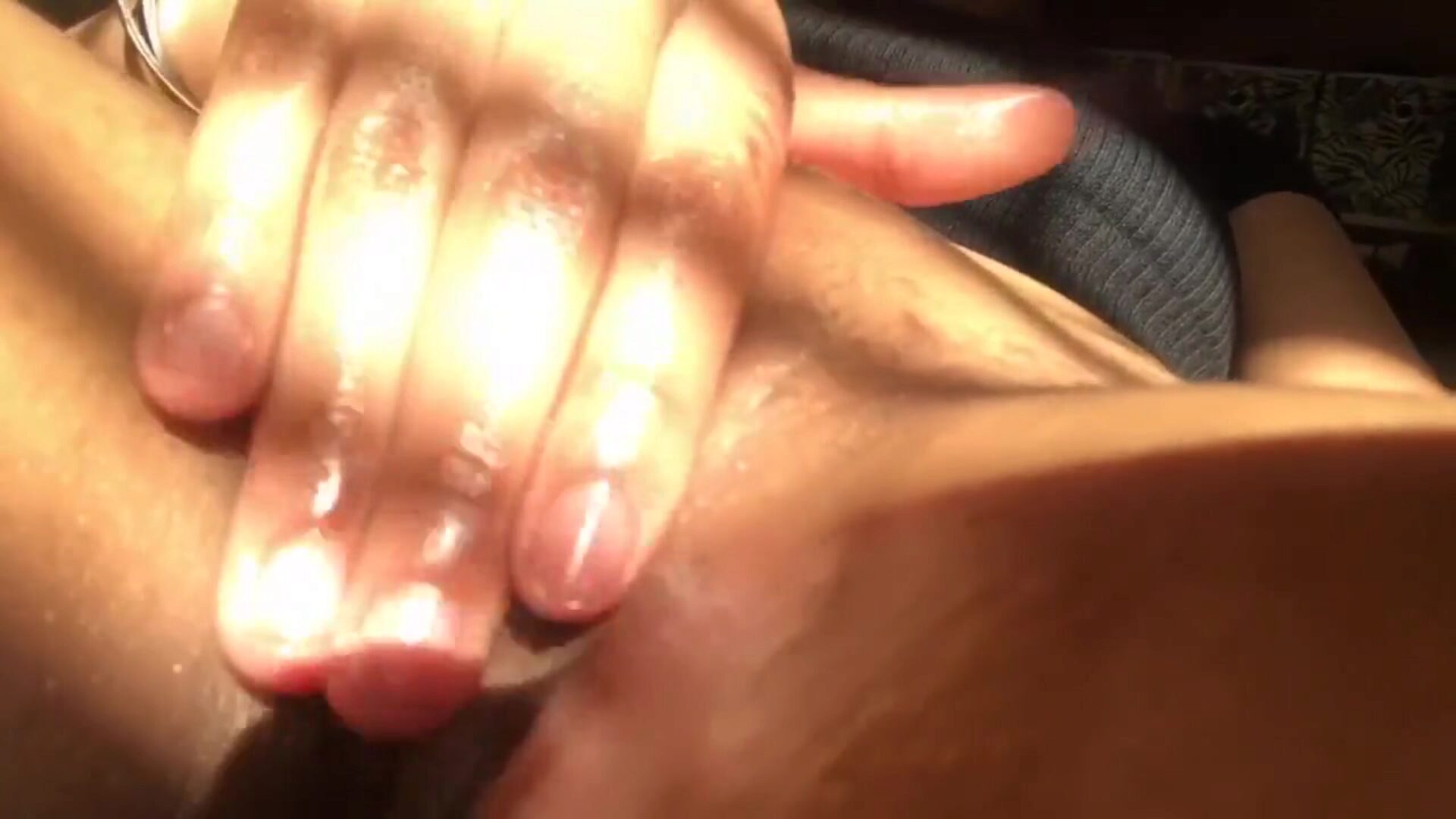 giocare con la mia fica pelle chiara fino a quando non squirto e crema