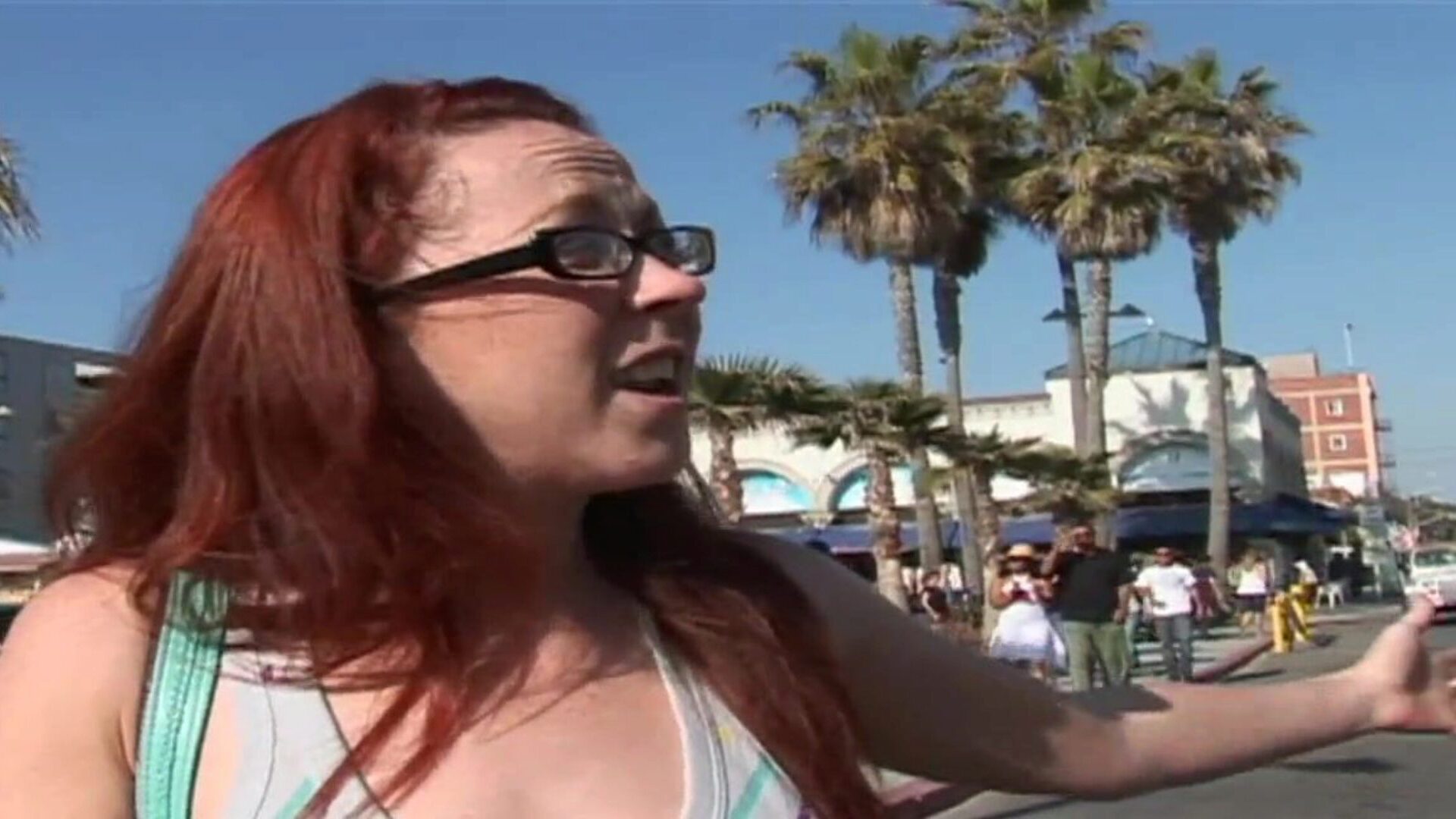 rousse défie deux gros dongs noirs à la fois