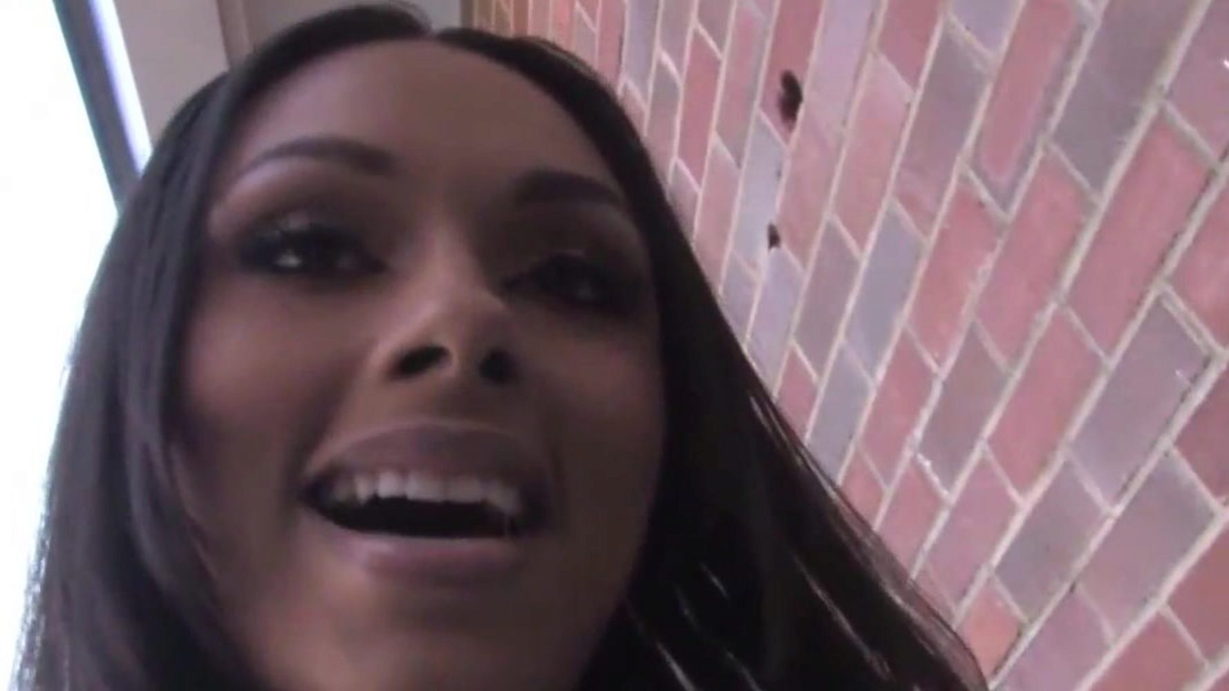 bethany benz suce une grosse bite - initiations gloryhole
