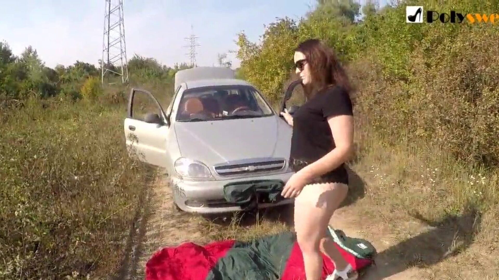 ragazza della masturbazione pubblica sono stato catturato da un'auto all'inizio del video)