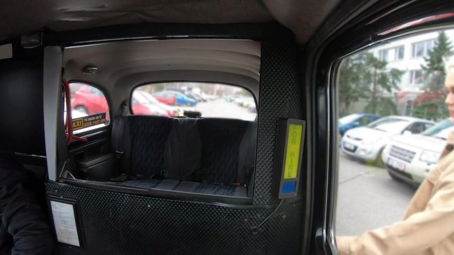 falso taxi bionda brit gina varney scopata da tassista euro