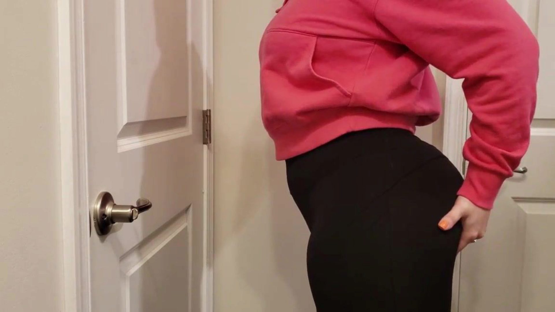 il mio culo grosso in pantaloni da yoga e della nuova lingerie