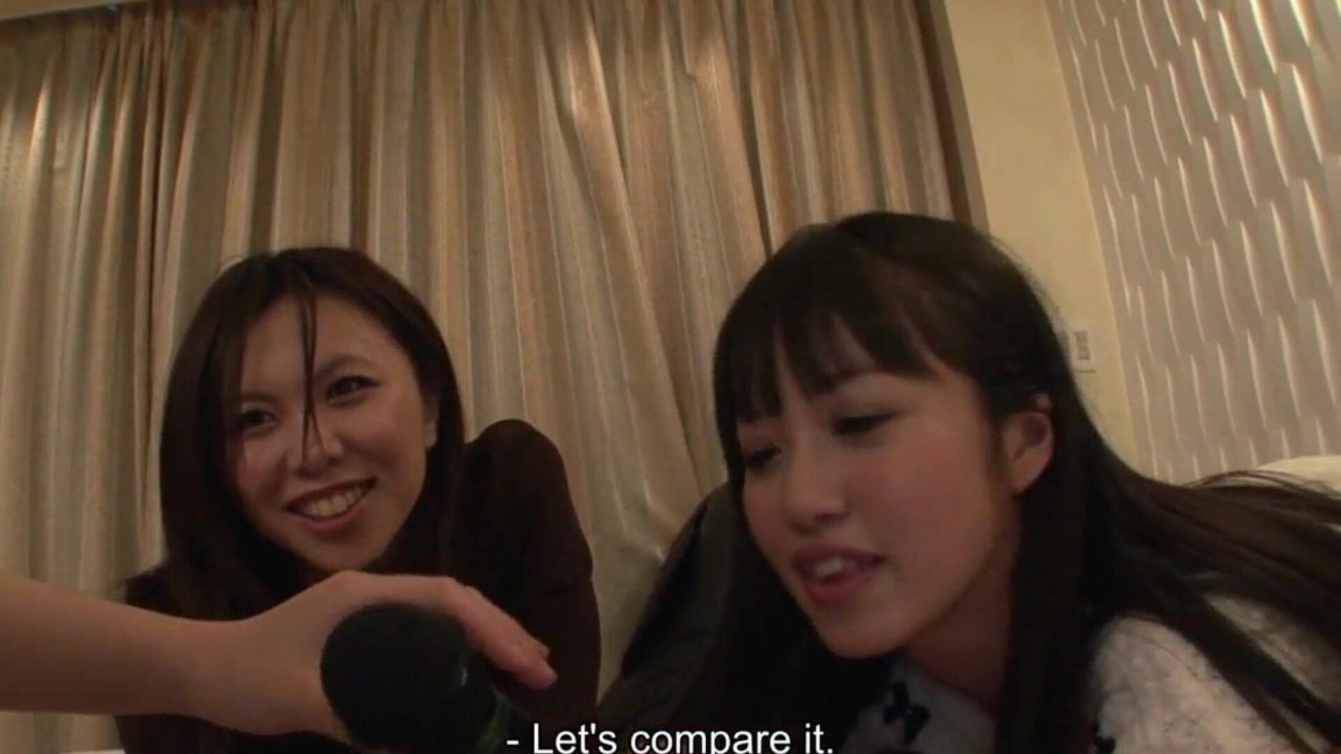 la giornalista giapponese, asakura kotomi e le sue amiche inghiottono ramrod senza censure