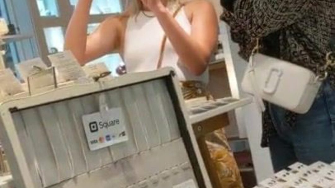 amiche lesbiche dai capelli dorati